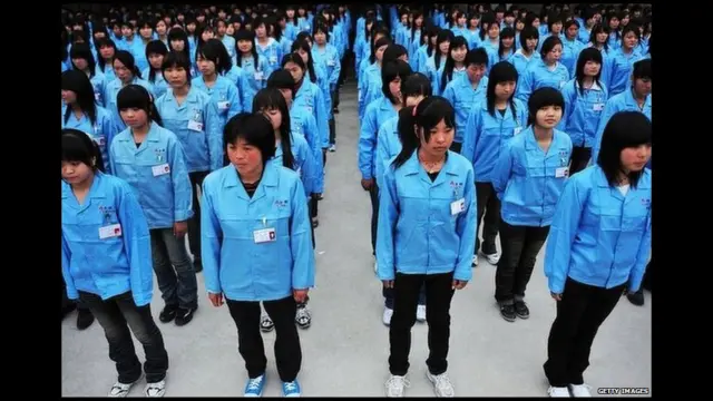 Chính phủ thành lập các đặc khu kinh tế để khuyến khích sản xuất. Thẩm Quyến chuyển đổi từ làng đánh cá với 30.000 dân vào năm 1984 trở thành một khu đô thị với 8 triệu dân vào năm 2007.