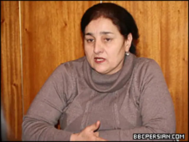 خانم مؤمناوه از آن نگران است که اکثر دختران حجاب پوش سواد کافی ندارند