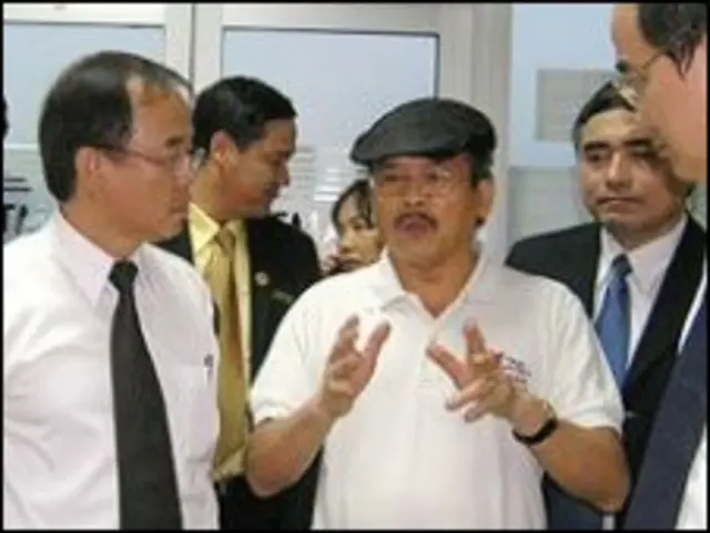 「阮胡樂」博士（音：Nguyen Huu Le）