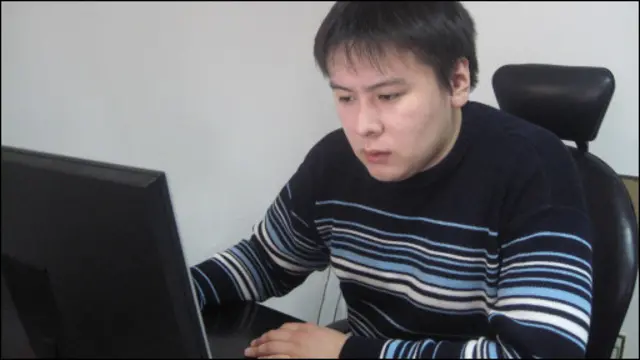 Tukli qoltiqlarni yalash pornosini tomosha qiling