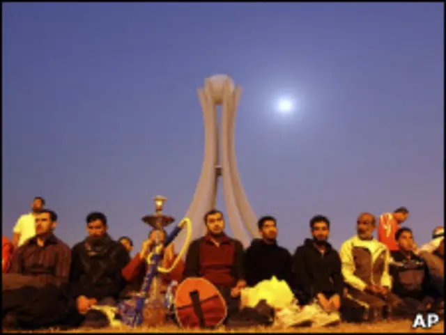 Участники акций протеста в Бахрейне