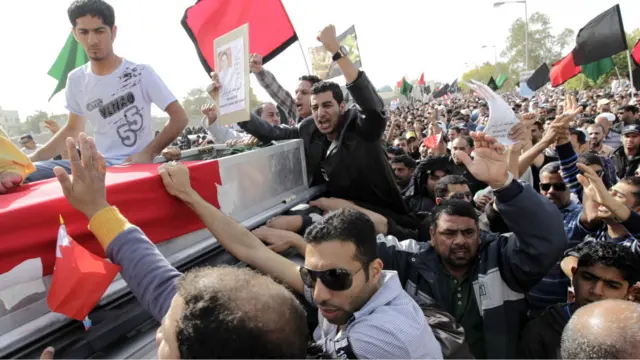 Suasana pemakaman Mahmoud Maki Abu Taki