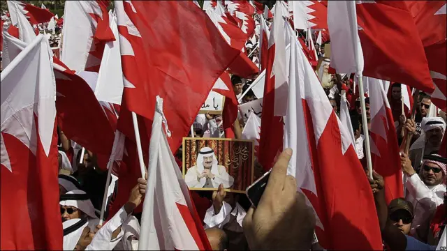 Marcha de favorables al gobierno en Bahréin.