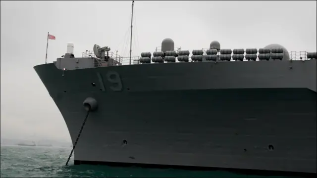 Chiến hạm này dài 194 mét, được hải quân Hoa Kỳ dùng làm tàu chỉ huy cả trên nước lẫn trên bờ gần được 40 năm. 