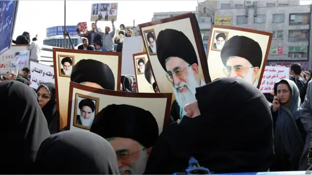 Para pendukung pemerintah Iran turun ke jalan menentang oposisi.