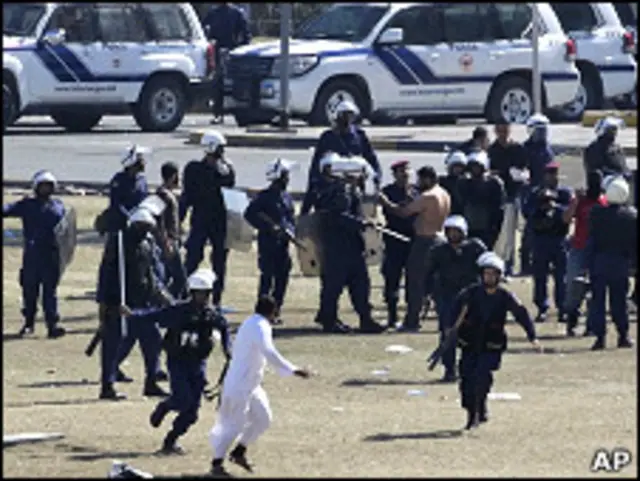Новые столкновения демонстрантов и полиции в Бахрейне