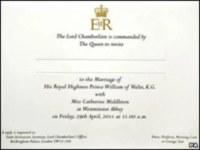 شادی کا دعوت نامہ ایک سفید کارڈ پر سنہری روشنائی سے تحریر ہے