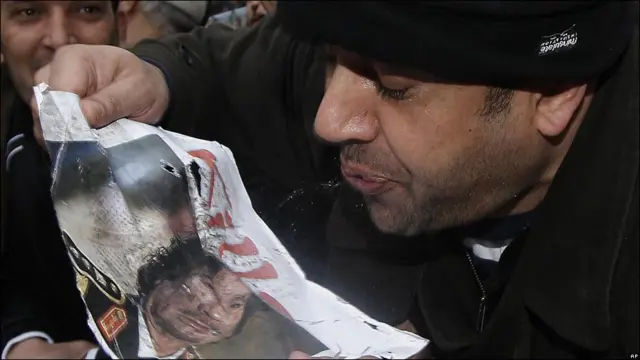 Imágenes no verificadas de las protestas en Bengasi, Libia.