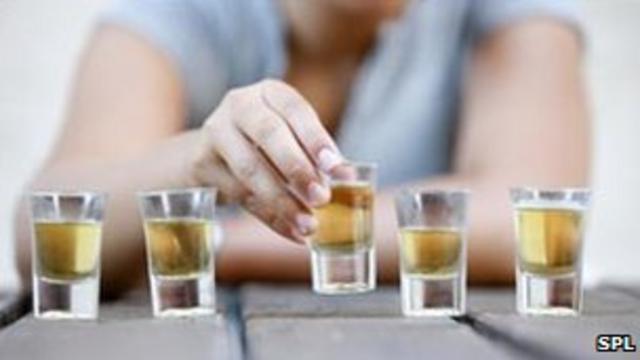 Lucía mi pediatra, sobre los padres que compran el alcohol a sus hijos:  'Tiene un impacto en la salud que puede ser irreversible