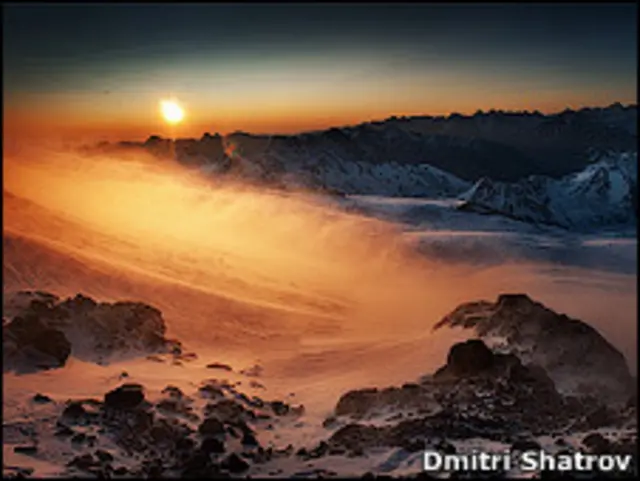 Вид с Эльбруса. Фотография Дмитрия Шатрова