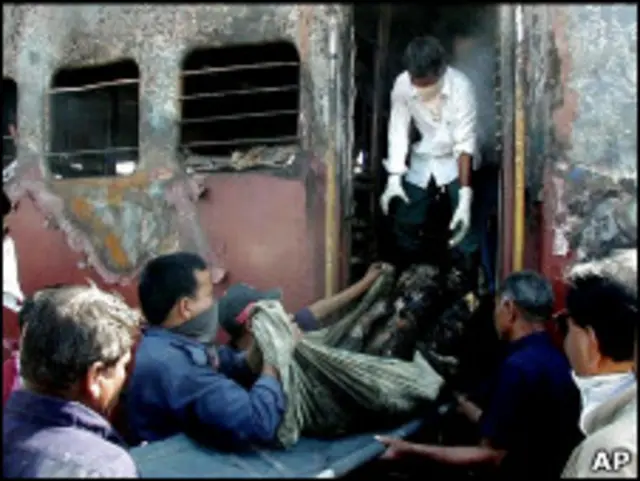 Сожженный вагон поезда