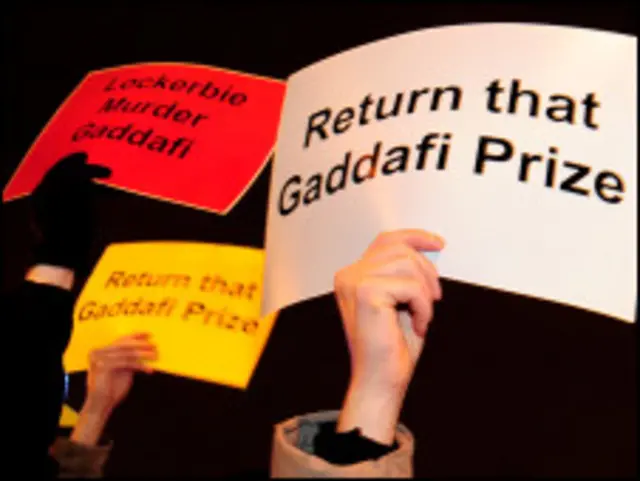 Người biểu tình ở Thổ Nhĩ Kỳ đòi thủ tướng nước này trả lại 'Giải thưởng Nhân quyền Gaddafi'