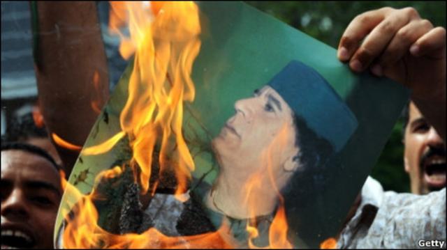 CP Việt Nam sớm muộn cũng sẽ phải tỏ thái độ trước làn sóng dân quyền chống 'người bạn Gaddafi'