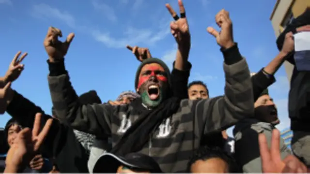 ليبيون ضد القذافي