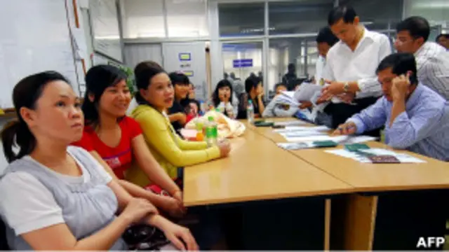 Женщины в посольстве 