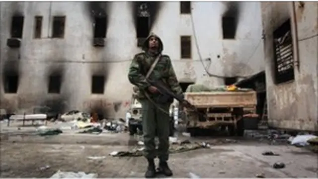 Gedung hangus di Libia