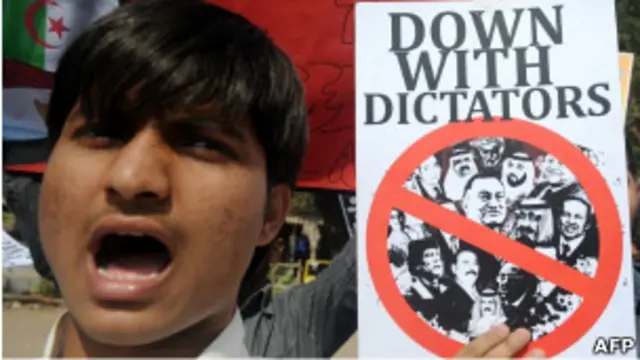 Демонстрация в Мумбаи в поддержку манифестантов в Ливии