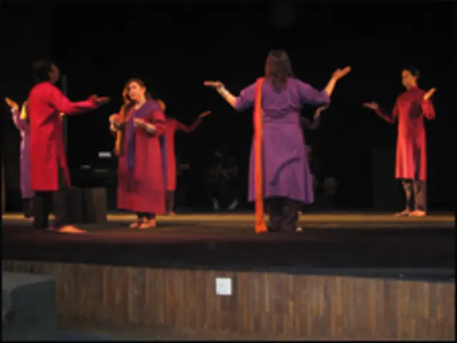 نظمیں پڑھنے میں معمولی بھول چوک کے باوجود مجموعی طور پر پیشکش اچھی تھی