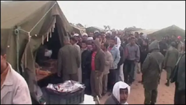 عمال نازحون على الحدود الليبية التونسية