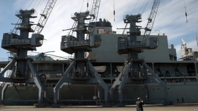 Kapal perang pendukung milik Iran, Kharg, di pelabuhan Latakia di Suriah, 25 Februari 2011