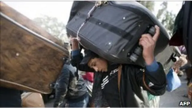 Pekerja Mesir yang mengungsi ke Tunisia