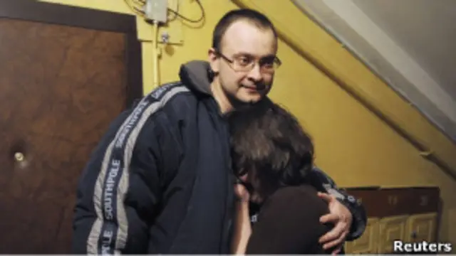 Алесь Михалевич с женой после освобождения из СИЗО