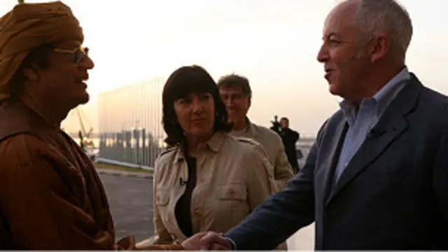 Каддафи и обозреватель Би-би-си Джереми Боуэн