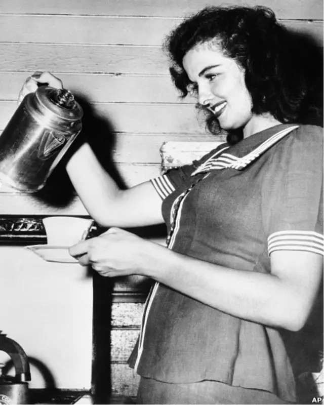 Қыздар секс Ухта Жапон әйелінің қынапшасын көрсететін порно видеосы