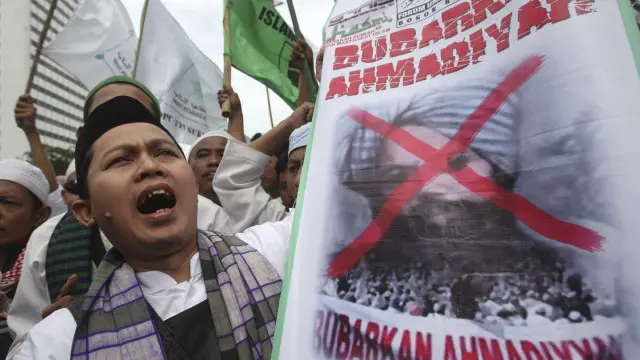 Kelompok anti-Ahmadiyah menggelar unjuk rasa di Jakarta beberapa tahun silam.