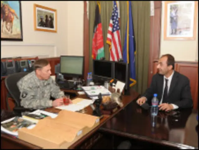 پيټرېیاس له داود اعظمي سره د مرکې پرمهال