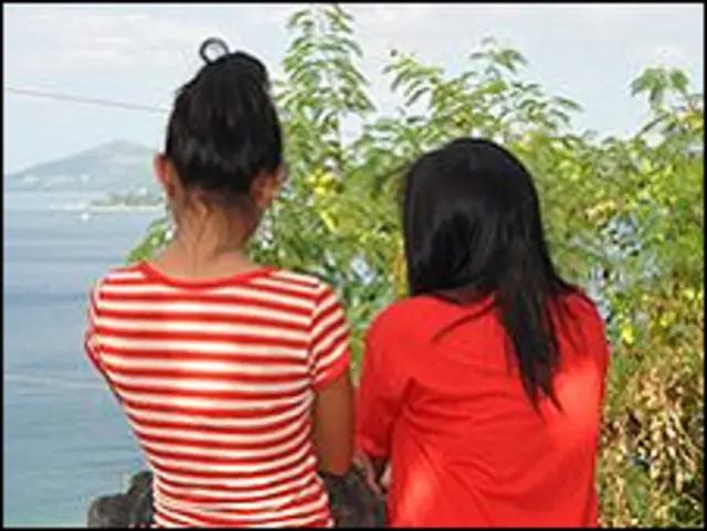 Kim y Maricel (no son sus nombres reales) se vieron obligadas a trabajar en chats de cibersexoen la ciudad de Olongapo