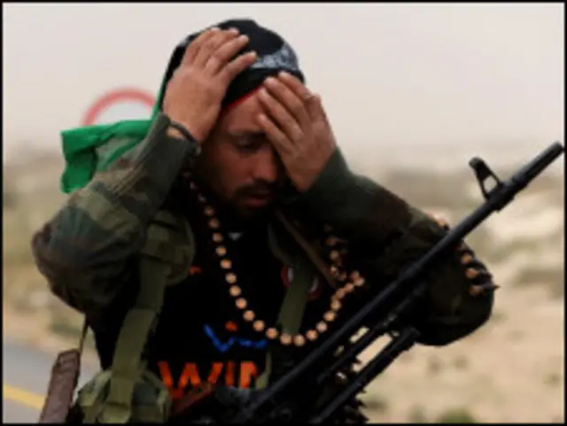 مخالفان در تلاش هستند که به ۴۱ سال زمامداری معمر قذافی پایان دهند