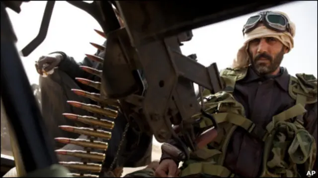 شورشیان توانسته اند بار دیگر کنترل بندر نفتی راس لانوف را به عهده بگیرند