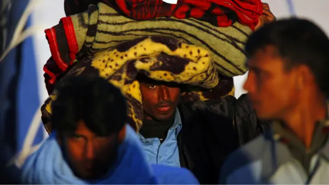 لاجئون أجانب