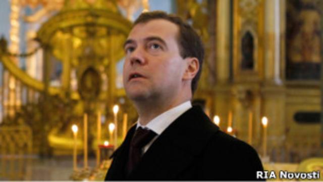 Президент РФ Дмитрий Медведев в Петропавловском соборе Санкт-Петербурга