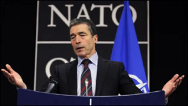 Sekjen NATO Fogh Rasmussen mempertimbangkan aksi militer ke Libia.