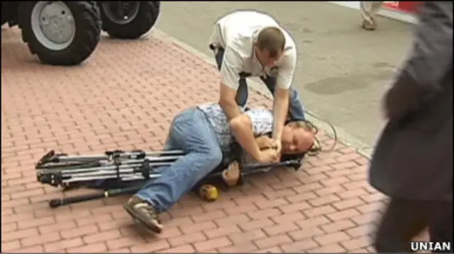 Охорона президента "бореться" з журналістами