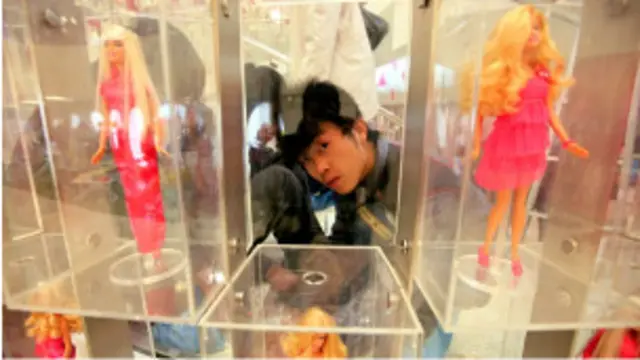 Berbie ternyata tidak mampu menembus pasar di Shanghai, Cina.