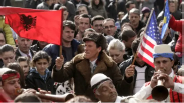 Kosovo menyatakan merdeka dari Serbia tiga tahun lalu dan diakui 75 negara.