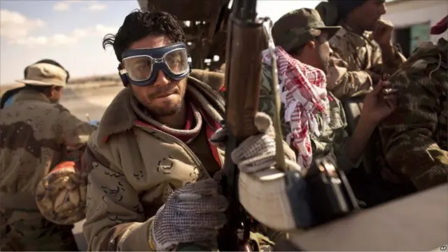 Pasukan pemberontak tetap berusaha memukul mundur tentara pemerintah