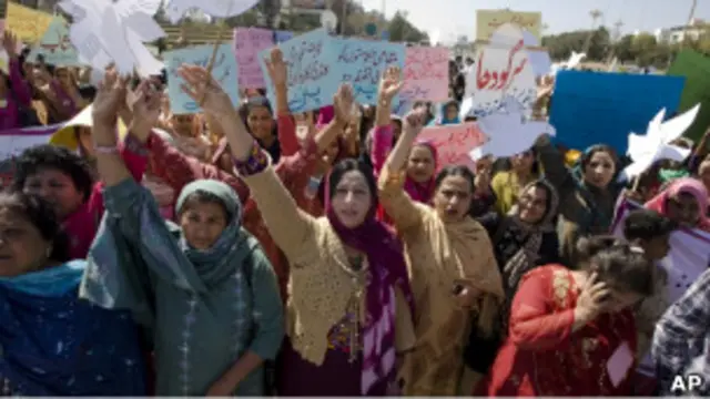 Женщины в Пакистане на акции по случаю 8 марта