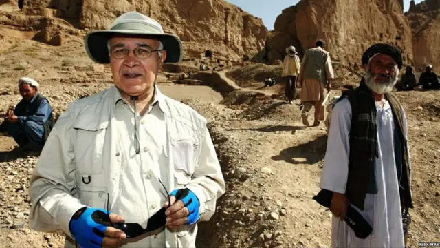 په افغانستان کې زیږېدلی لرغون پوه ډاکټر زلمی طرزی چې د بامیانو په انډیانا جونز هم شهرت لريو دا مهال د بودا د مجسمې په اړه پلټنې کوي او په دې باور دی چې ځينې برخې یې لاهم پټې پاتې دي . 