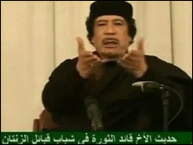 گزارشگر بی بی سی در گزارش خود می گوید نطق آقای قذافی همچون گذشته پریشان و در هم و بر هم بود