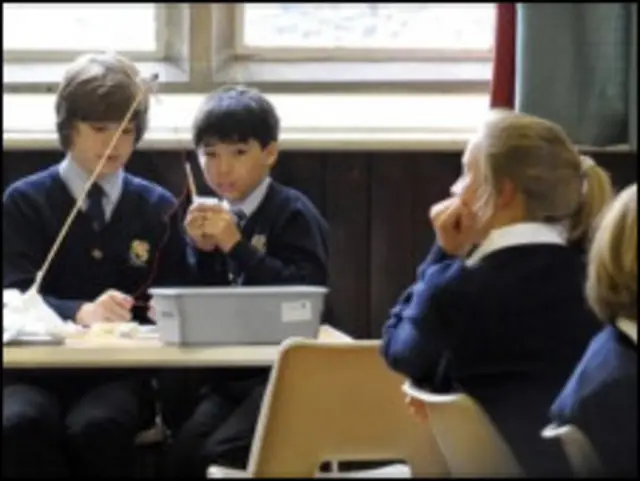 这些孩子会成为新一代的英国特工吗?