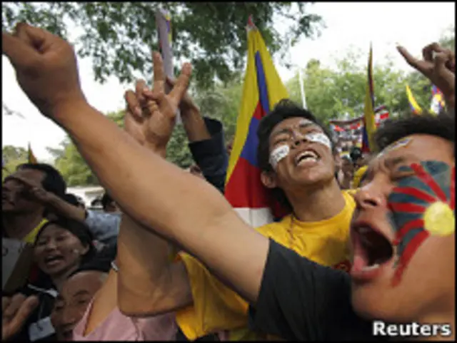 Manifestación de jóvenes tibetanos exiliados en Nueva Delhi
