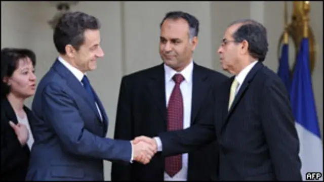 نیکولا سارکوزی قول داده است که حملات هوایی در لیبی را تشدید کند