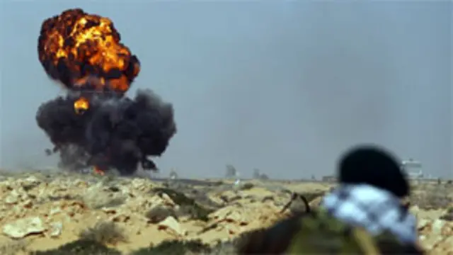 Pasukan Gaddafi terus serang oposisi dengan menggunakan pesawat tempur.