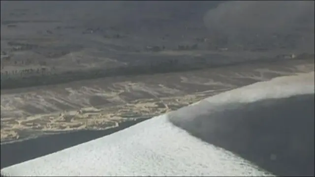 受到海啸侵袭的日本仙台（电视截图，路透社）