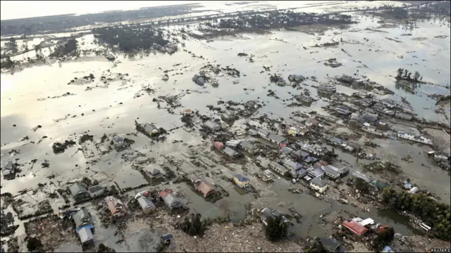 د جاپان په شمال ختيځ سینډای ښار کې تر زلزلې وروسته توپاني څپه