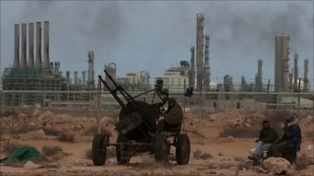 Pertempuran di Ras Lanuf, Libia, 11 Maret 2011